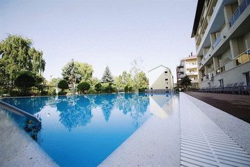 Бассейн в отеле