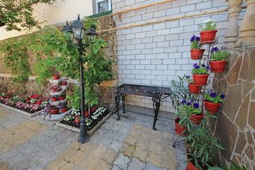 Уютный дворик с мангалом