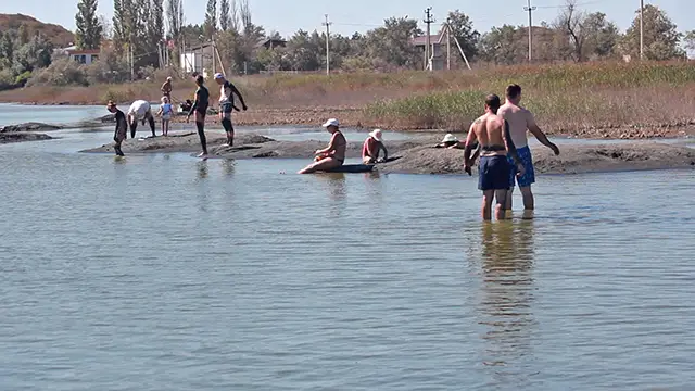 Озеро в станице Голубицкой Озеро в станице Голубицкой
