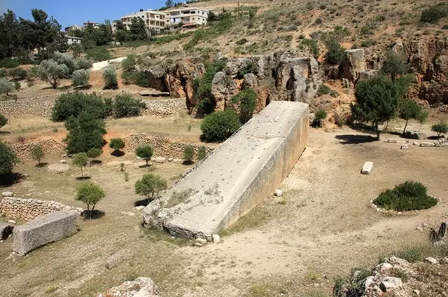 Самый большой каменный блок в Ливане Самый большой каменный блок в Ливане