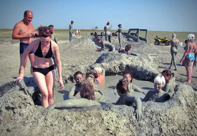 Купания в вулкане Шуго