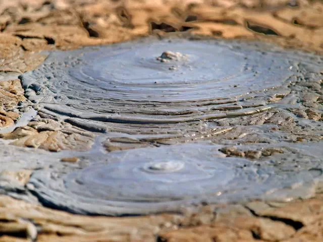 Грязи вулкана Шуго