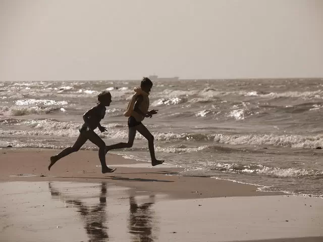 Окунуться в Азовское море после грязей вулкана Шуго